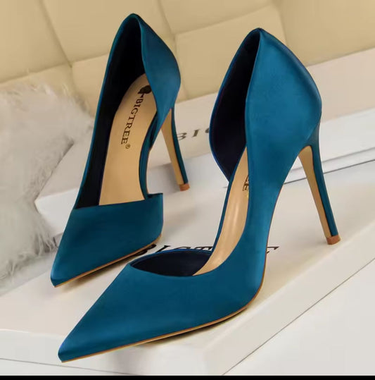 Teal Temptation Pointed Heel